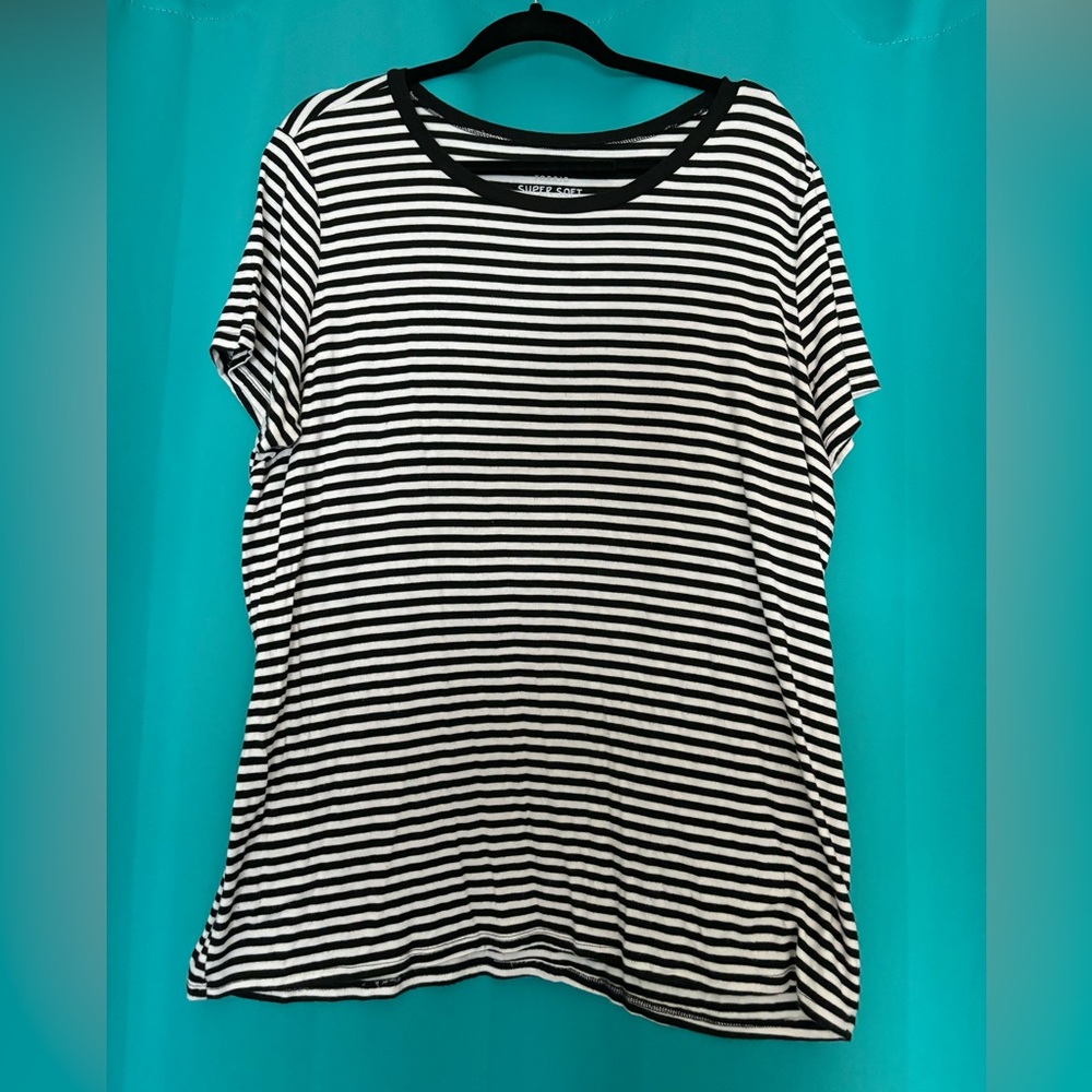 Torrid Horizontal Striped Black and White Classic Tee Size 1